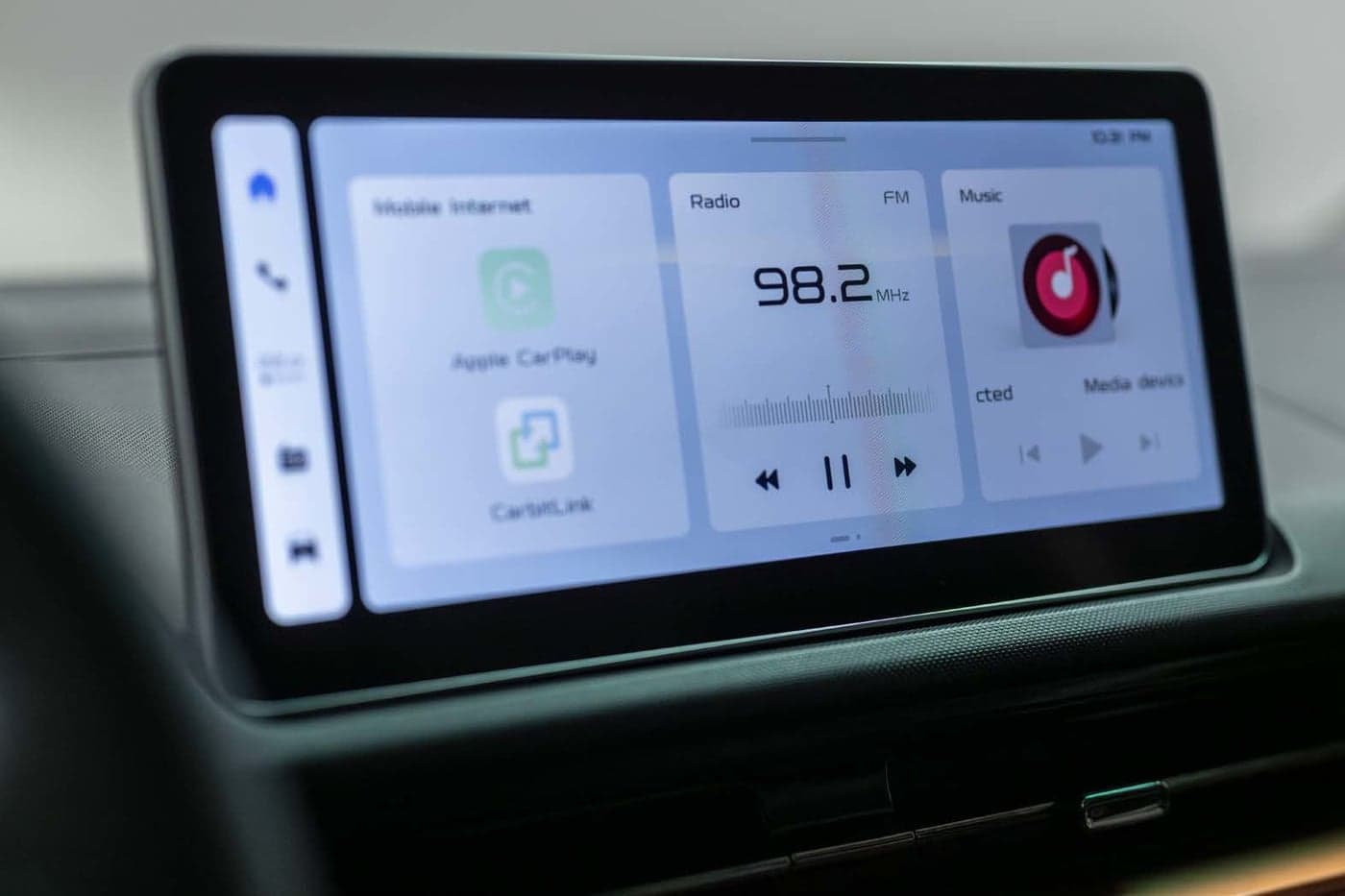 The Farizon SV 12.3-inch touchscreen running Apple CarPlay
