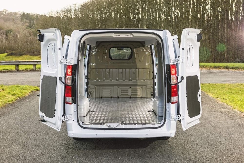 Farizon V7E rear doors open, showing the full-width cargo bay